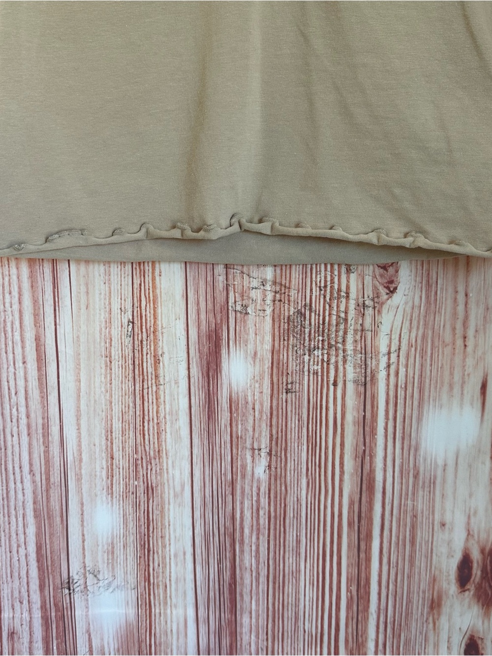 Divided H&M Tan Rolled Lettuce Raw Hem V Neck Short Sleeve Crop Top Size M NWT - Picture 3 of 9